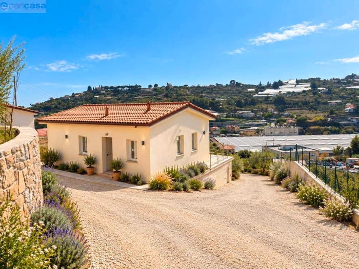 Casa trilocale in vendita in strada bussana vecchia, Bussana, Sanremo