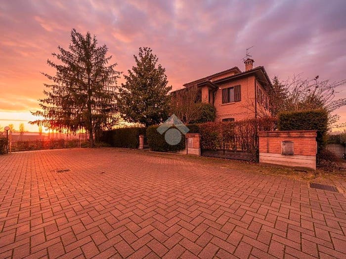 Casa con 6 locali in vendita in Strada Marzaglia, Cittanova Marzaglia, Modena