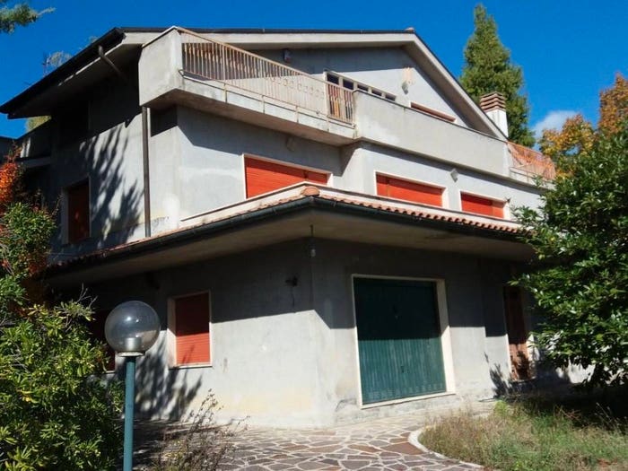 Casa con 6 locali in vendita in Strada VIA SAN SALVATORE, Centro, Castiglione Messer Raimondo