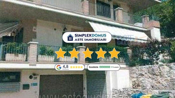 Appartamento con 6 locali in vendita in Via Lazio, Sant'Elia Bazzano, L'Aquila