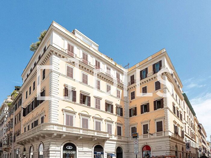 Appartamento con 6 locali in vendita in Largo Carlo Goldoni, Spagna, Roma