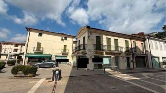 Appartamento con 6 locali in vendita in Via Piazza Umberto I, Centro, Camisano Vicentino