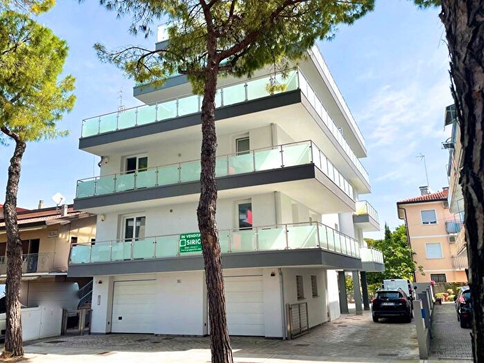 Appartamento trilocale in vendita in Via della Quercia, Centro, Lignano Sabbiadoro