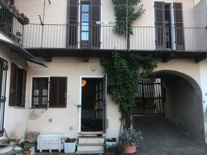 Casa con 6 locali in vendita in Via Nuova, Roddi