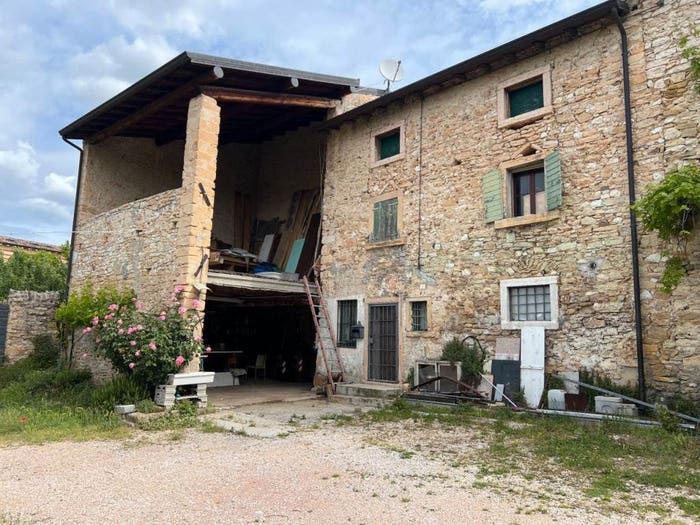 Casa con 6 locali in vendita in via Cortivi, Romagnano, Grezzana