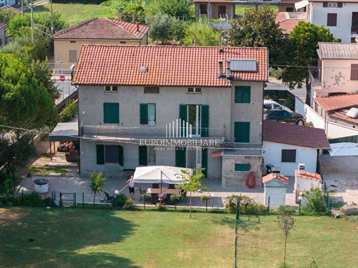 Casa con 6 locali in vendita in Sant'arcangelo, Magione