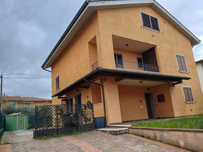 Casa con 6 locali in vendita in Via Lazio, Gracciano, Montepulciano