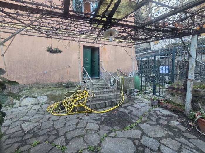 Appartamento con 6 locali in vendita in Via Francesco Ravaschio, Sestri Ponente, Genova