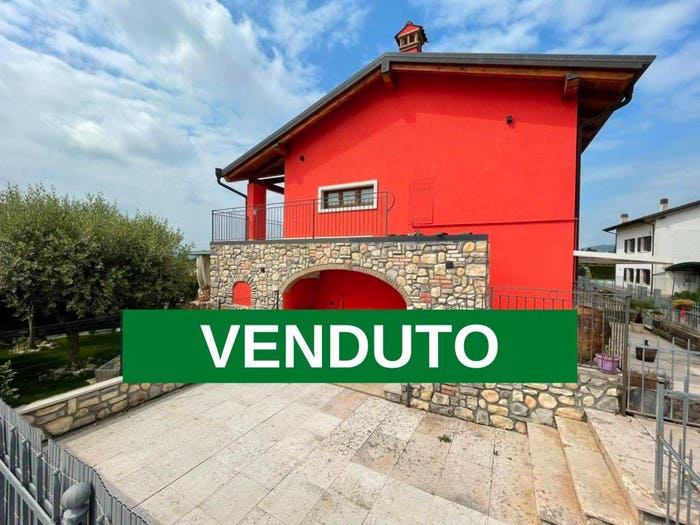 Appartamento bilocale in vendita in piazza stringa, Centro, Caprino Veronese
