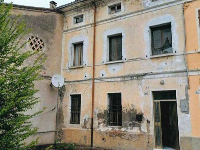 Casa con 6 locali in vendita in Via Testa, Ceresara