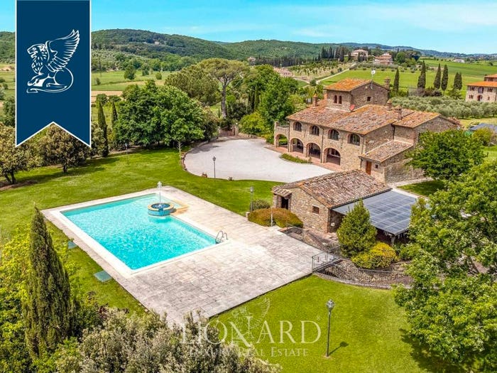 Casa con 6 locali in vendita in Lucignano