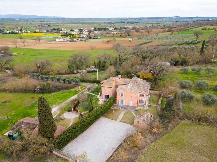 Casa con 6 locali in vendita in via Ricasoli, Centro, Foiano della Chiana