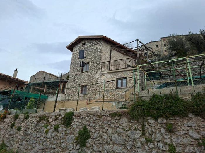 Casa bilocale in vendita in Via della Croce, Fumone