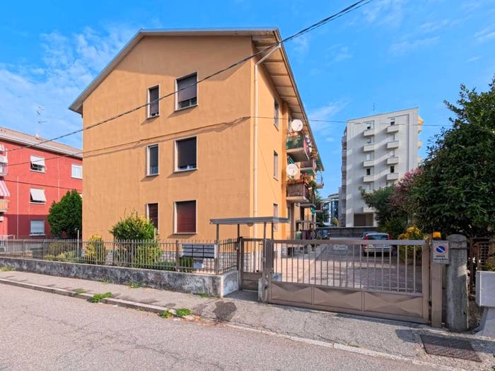 Appartamento trilocale in vendita in Via Cesare Forni, Arnate, Gallarate