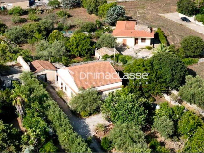 Casa con 6 locali in vendita in Modica Sorda, Modica