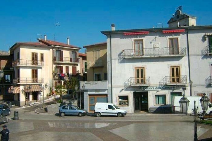 Casa con 6 locali in vendita in Via Sotto La Piazza, Paternopoli