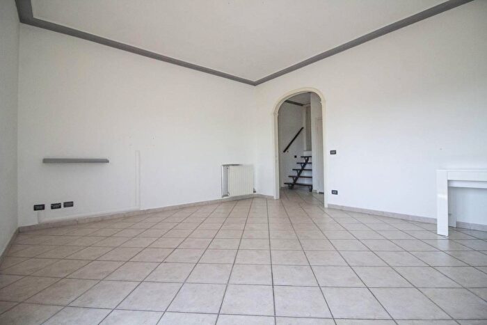 Appartamento con 6 locali in vendita in V Maroncelli, Viareggio