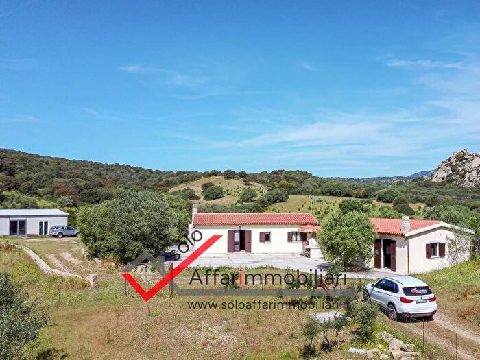 Casa con 6 locali in vendita in Strada Statale Per Sassari, Mannazzu Putzolu, Olbia