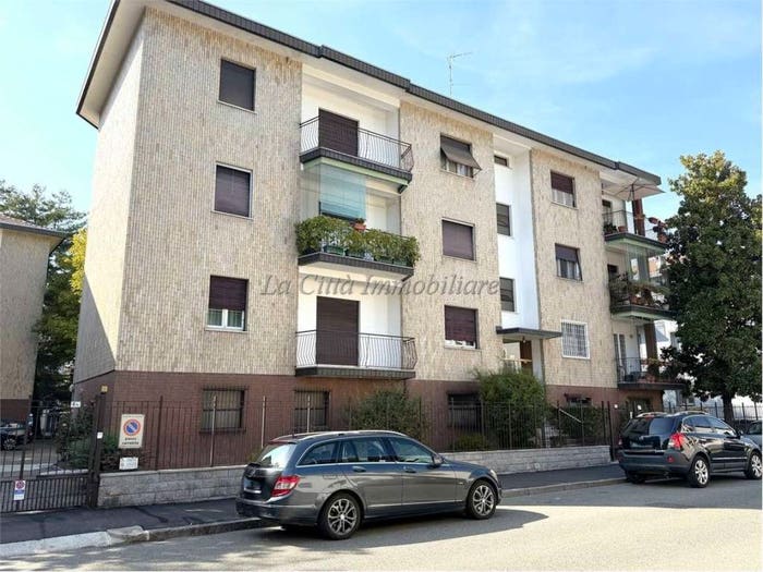 Appartamento con 5 locali in vendita in Via Torelli, Sacro Cuore, Novara