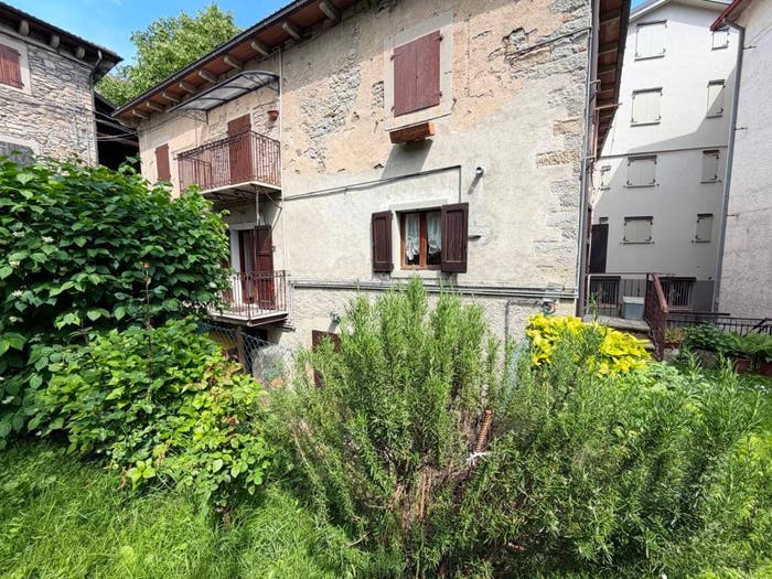 Appartamento quadrilocale in vendita in Via P Pellegrini, Centro, Fanano