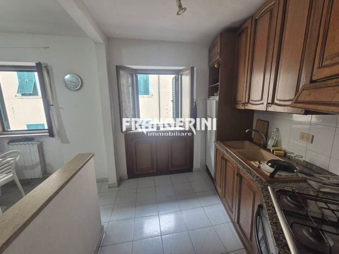 Appartamento trilocale in vendita in Via Guglielmo Oberdan, Cisternone, Livorno