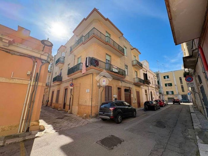 Appartamento trilocale in vendita in Via Nicolo Taccone, Centro Storico, Brindisi