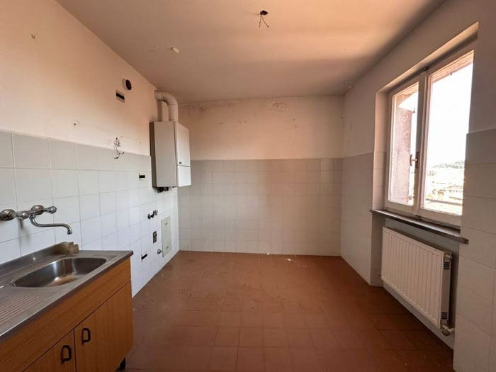 Appartamento quadrilocale in vendita in Via Cialdini, Cavour, Ancona