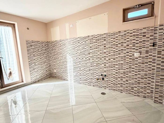 Casa trilocale in vendita in Via Ugo Foscolo, Centro, Portico di Caserta