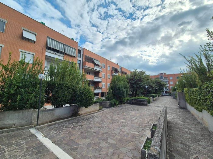 Appartamento quadrilocale in vendita in Via Vito la Mantia, Torraccia, Roma