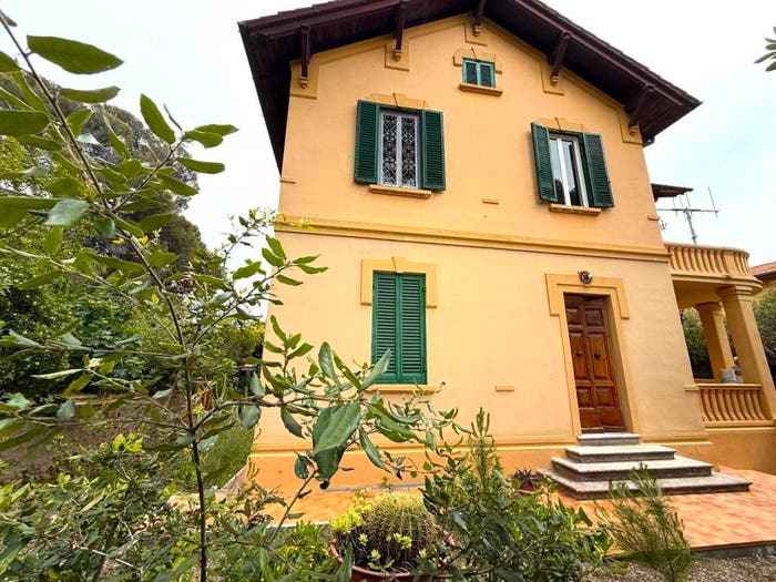 Casa con 6 locali in vendita in Quercianella, Livorno