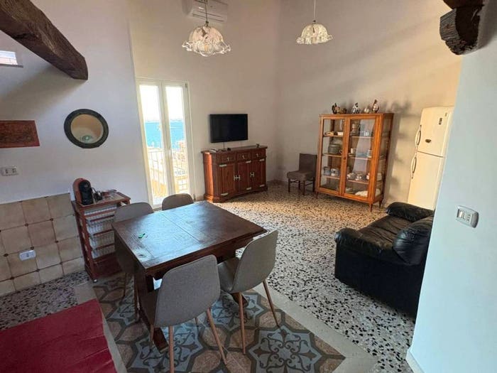Appartamento trilocale in affitto in Vico I Statte, Isola Città Vecchia, Taranto