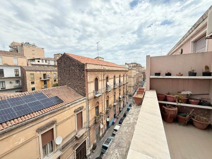 Appartamento trilocale in vendita in Via Conte Ruggero, XX Settembre Tribunale, Catania