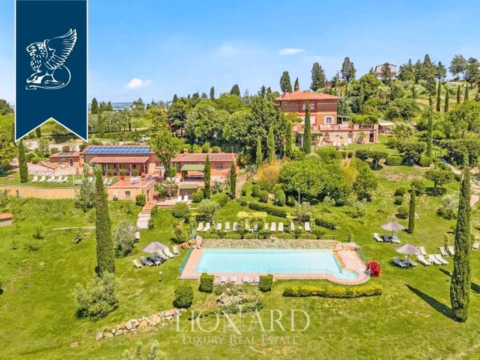 Casa con 6 locali in vendita in Pomarance