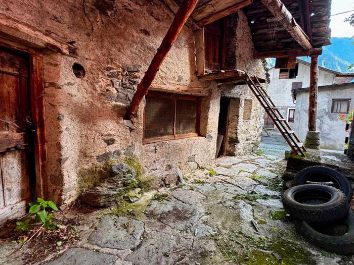 Casa bilocale in vendita in Via Santa Maria, Antronapiana, Antrona Schieranco