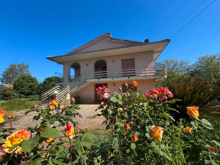 Casa con 6 locali in vendita in Via Campo del Medico, Roccasecca