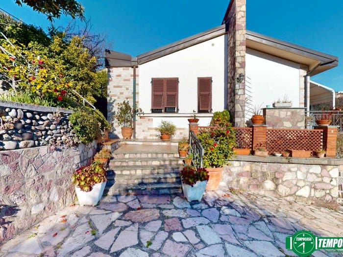 Casa con 6 locali in vendita in Via Guglielmo Marconi, Isola, La Spezia