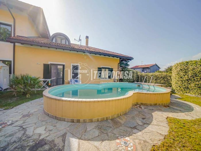 Casa quadrilocale in vendita in Via del Maneggio, Centro, Castelletto Sopra Ticino