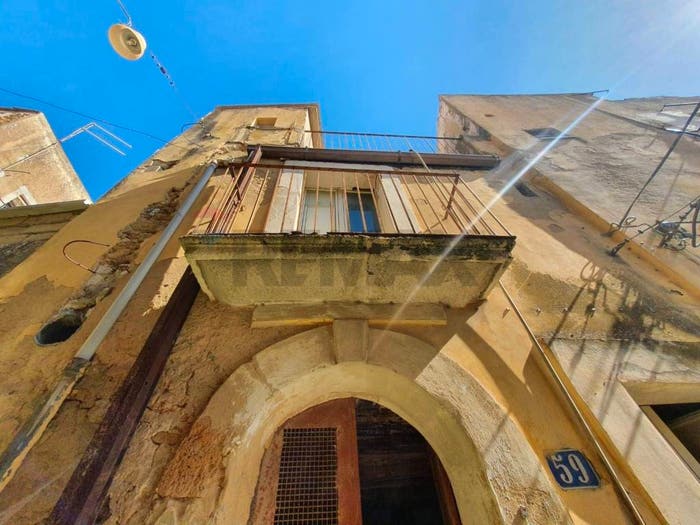 Casa trilocale in vendita in Via Alba, Centro, Caltagirone