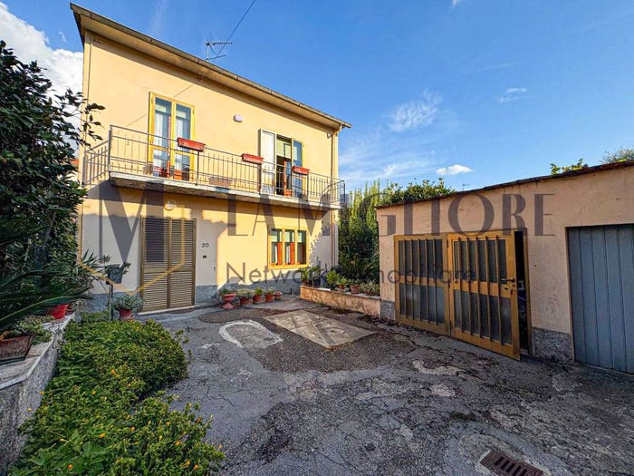 Casa con 6 locali in vendita in Via Fratelli Masini, Centro, Montale