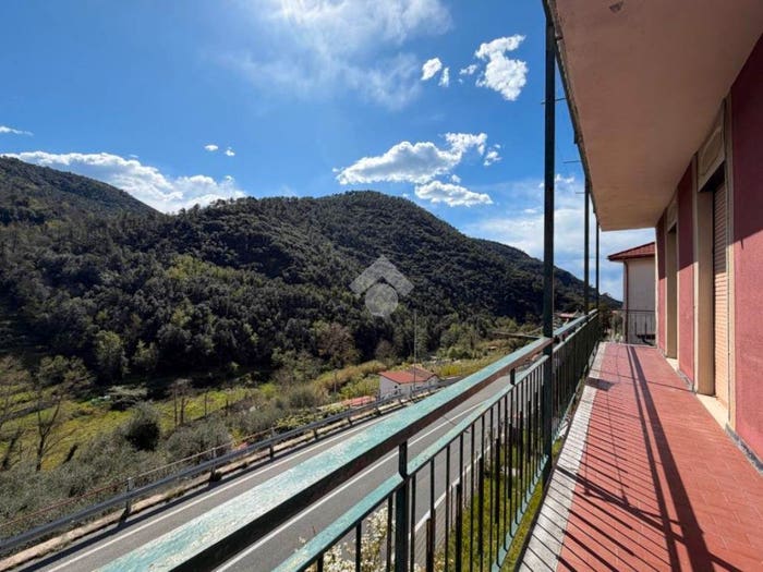 Appartamento con 6 locali in vendita in Località Casali Lungo Statale, Casali, Castiglione Chiavarese