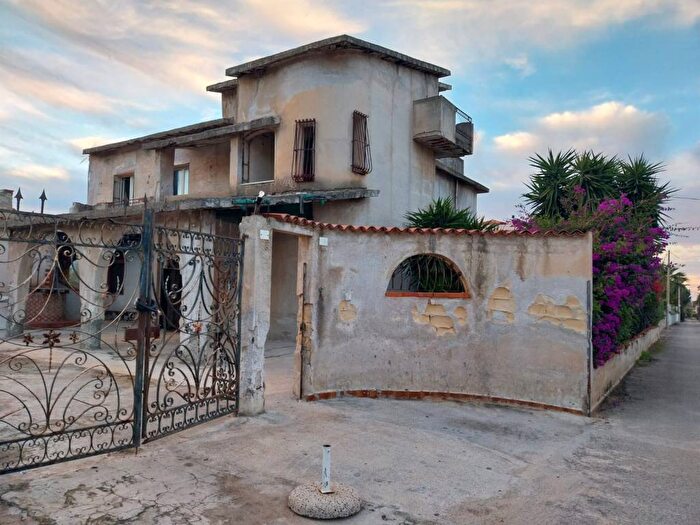 Casa con 6 locali in vendita in Via delle Farfalle, Milioti, Carini