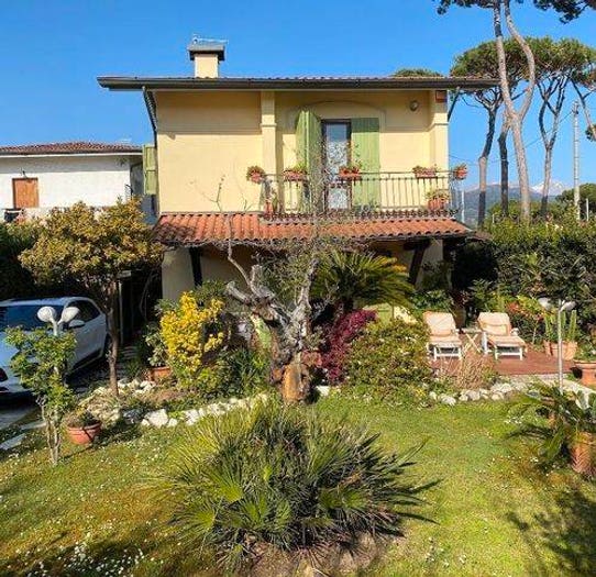 Casa con 5 locali in vendita in Cinquale, Montignoso