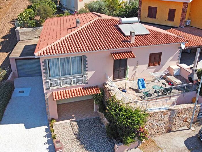Casa trilocale in vendita in Via Santa Teresa di Gallura, Malamorì, Budoni