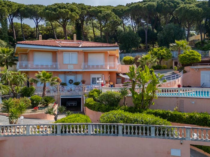 Casa con 6 locali in vendita in Via della Pineta, Zona Collinare, Bordighera