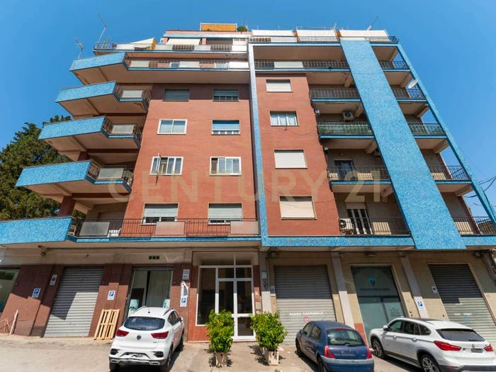 Appartamento con 6 locali in vendita in Via Santa Maria di Gesù, Centro, Caltagirone