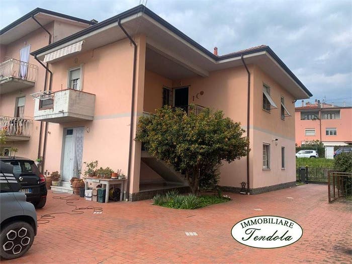 Casa con 6 locali in vendita in Ameglia