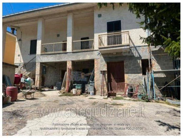 Appartamento con 6 locali in vendita in Contrada Casanova, Cortino