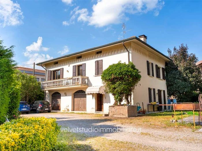 Casa con 6 locali in vendita in VIA VOLTURNO, Centro, Cavezzo