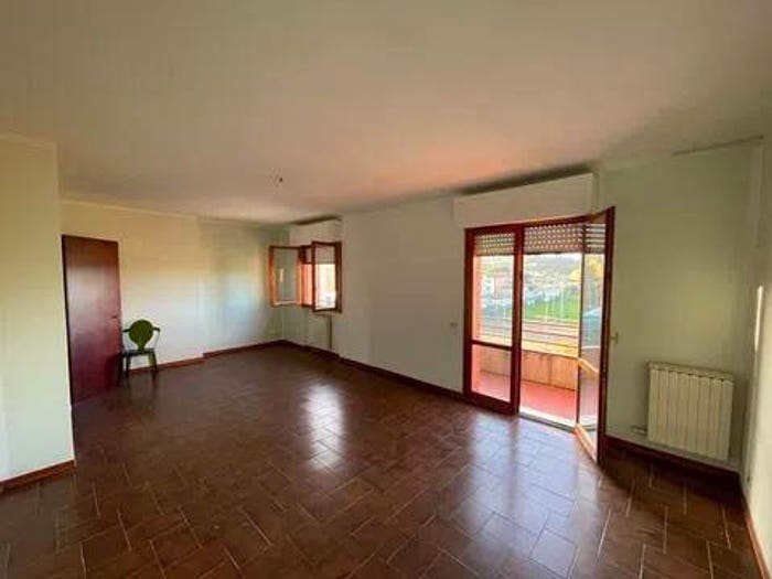 Appartamento con 5 locali in vendita in Via Firenze, Staggia, Poggibonsi