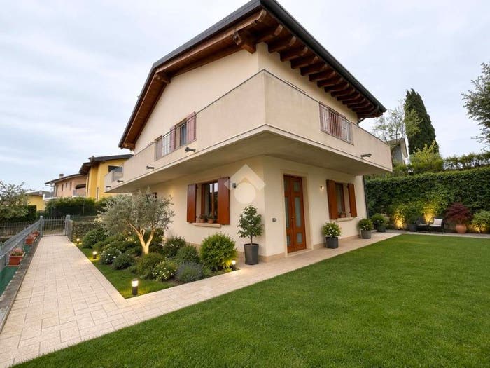 Casa quadrilocale in vendita in Via Italia Libera, Centro, Pozzolengo